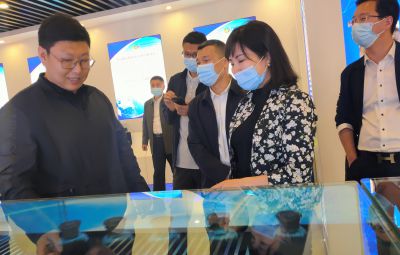 市政協(xié)副主席、市工商聯(lián)主席唐世云到寶泰隆走訪調(diào)研