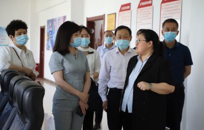 市政協(xié)副主席，市工商聯(lián)主席唐世云蒞臨寶泰隆開展石墨烯新材料專題調(diào)研座談